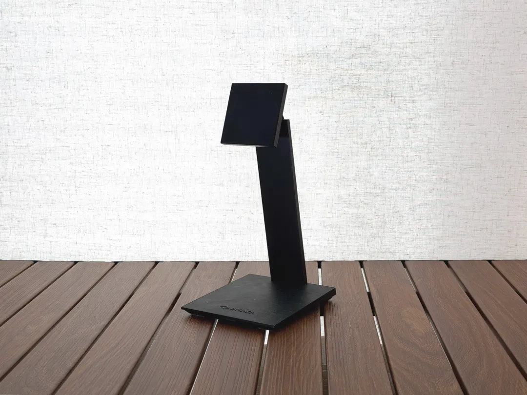 PITAKA のマグネット式スタンド『MagEZ Stand』