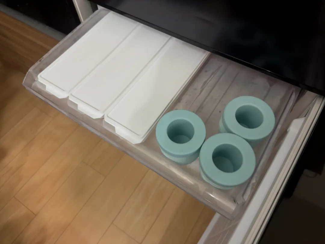 背の低い冷凍ケースにも収納でき、製氷皿より専有面積は断然小さい