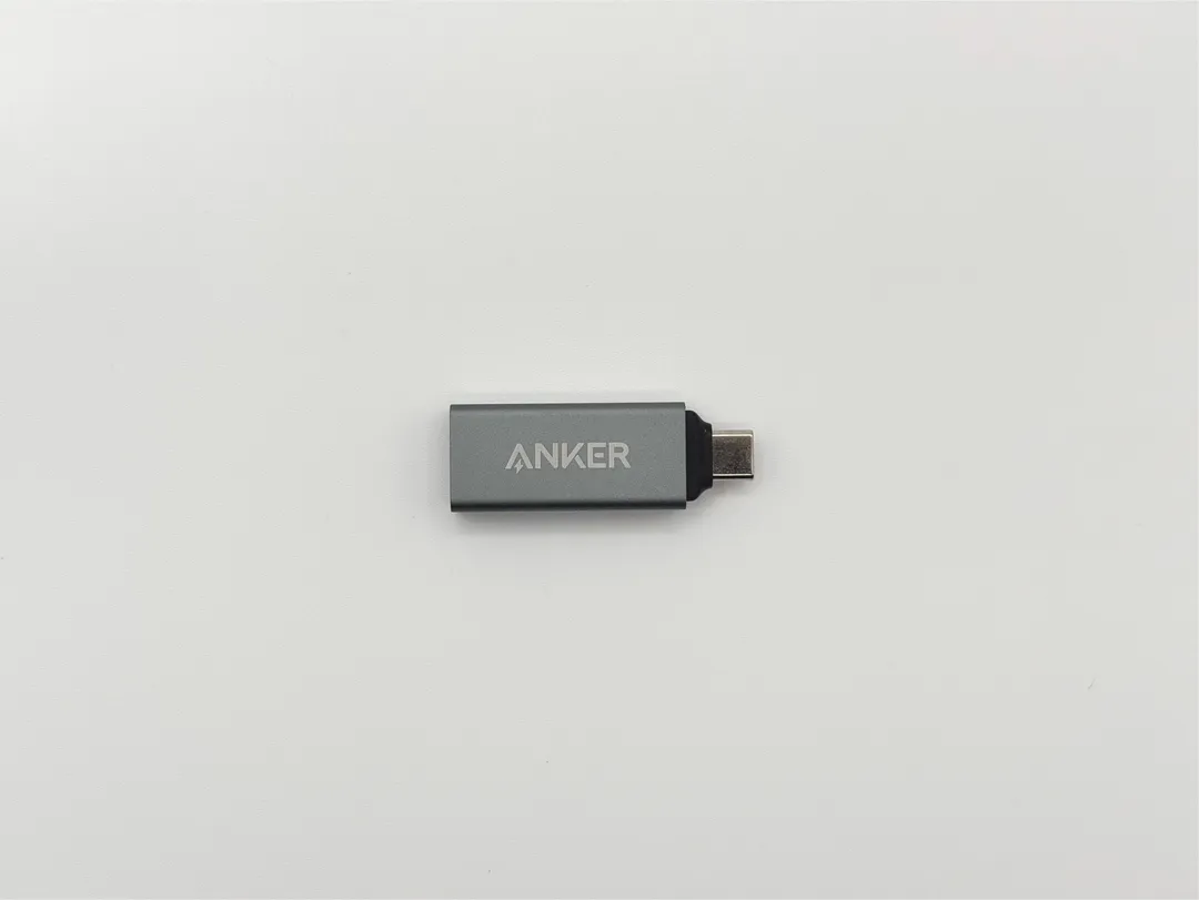 Anker USB-C 2-in-1 カードリーダーは非常にコンパクト