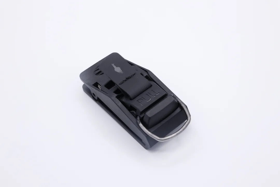 マグネットによるクイックリリースが可能な ALPAKA『HUB KEYCHAIN』