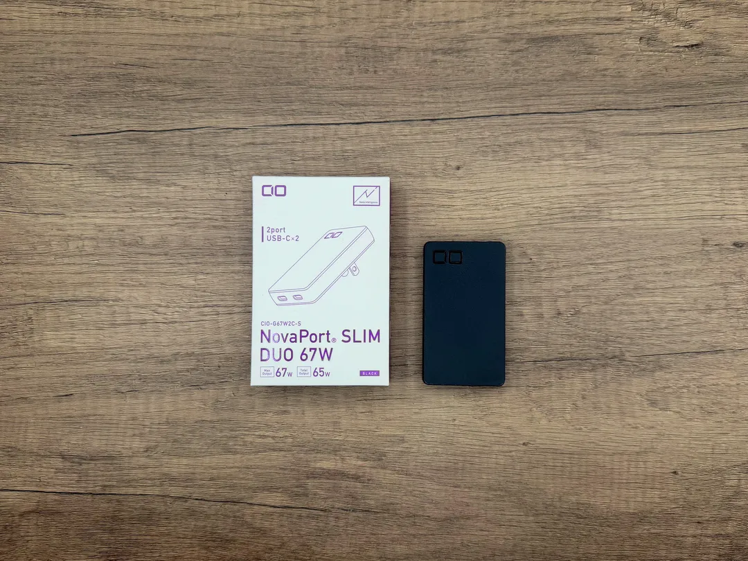 CIO NovaPort SLIM DUO 67 W のパッケージと充電器本体