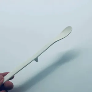 テーブルにそのまま置いても、先端がテーブルに触れない