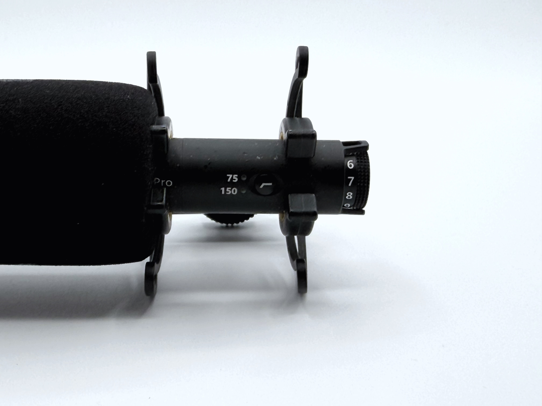 本体のボタンは 1 つだけ。電源ボタン兼、ローカットフィルターのボタン。