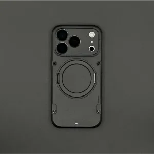 ほぼフルブラックになった iPhone 17 Pro のシルバーモデル。