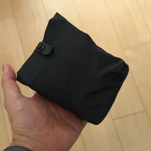 コンパクトになり軽量でもあるが、超小型とは言えない