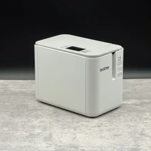 Brother のラベルプリンター P-touch PT-P900W