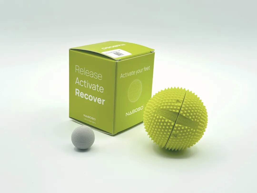【レビュー】割って使える、デスクでも使えて効果も感じる、マッサージボール『Naboso ニューロボール』