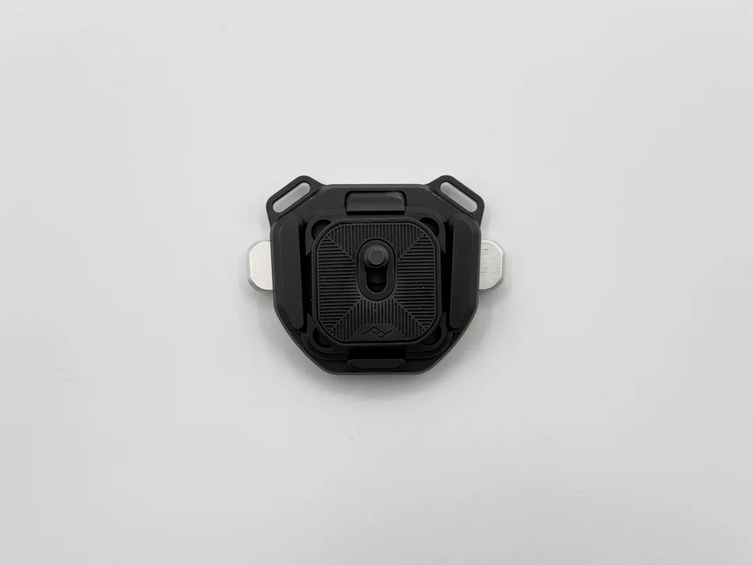 Peak Design のクイックリリースプレートにも対応している