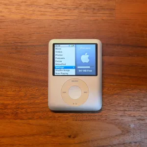 第 3 世代 の iPod nano。意外と機能が多いです。