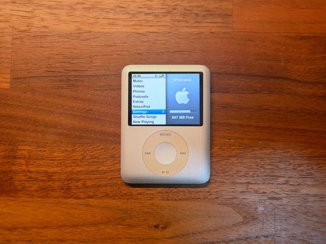 第 3 世代 の iPod nano。意外と機能が多いです。