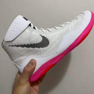 Nike のレスリングシューズ Inflict SE 東京オリンピックモデル