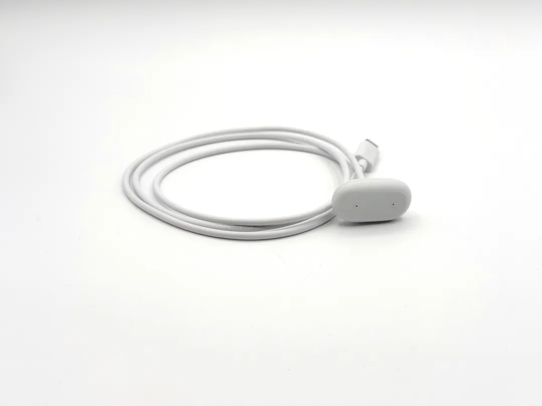 充電ケーブルは USB-C になり、接続もマグネット式に