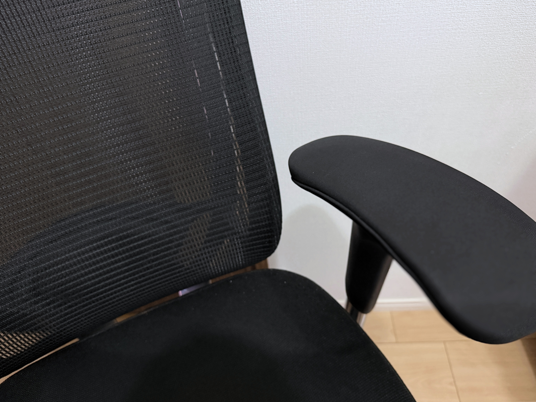 オカムラのオフィスチェア、コンテッサセコンダの肘置きが割れた話と、その問題への対処方法