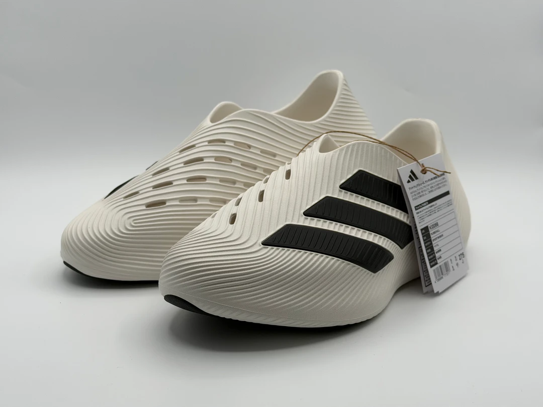 【レビュー】気になる見た目と高すぎない価格。使い勝手も良さそうで買ってしまった adidas のリカバリーサンダル PURECHILL ファーストインプレッション。