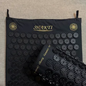Shakti の商品には首や頭に使いやすいピロー（枕）もあります
