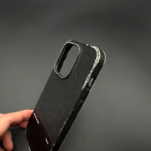 表面の素材が剥がれ、中の白い素材が見えてきてしまい、ダメージがより強調されて見えてしまう
