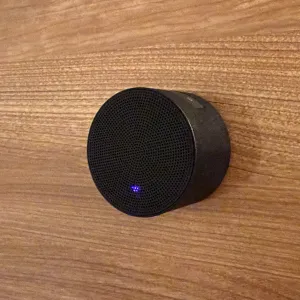 CIO のお風呂用スピーカー『CIO Portable Bath Speaker』。LED はパープルに光る。