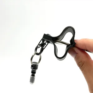 鍵を使う際も、そのまま押し込めばカバーが変形して