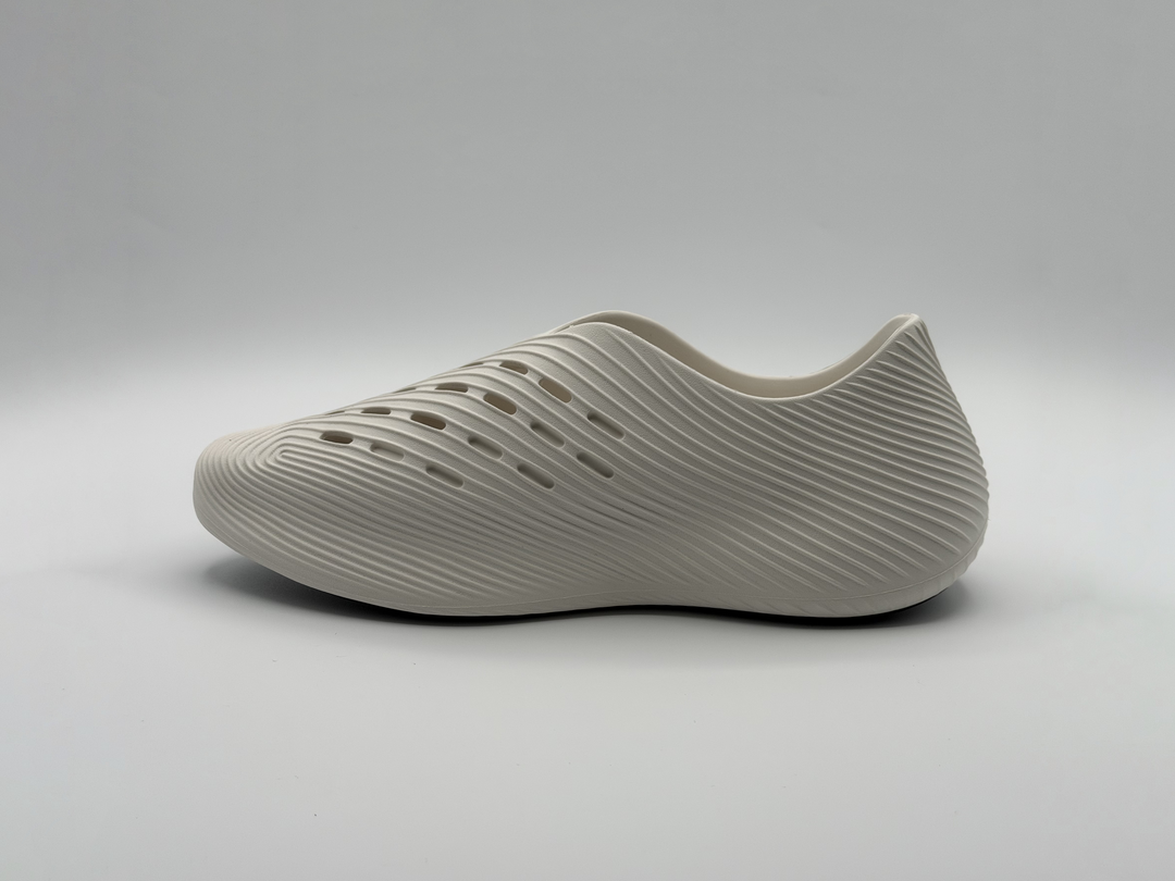 通気用の穴はあるものの、この作り、この素材にしては少なめだと感じる