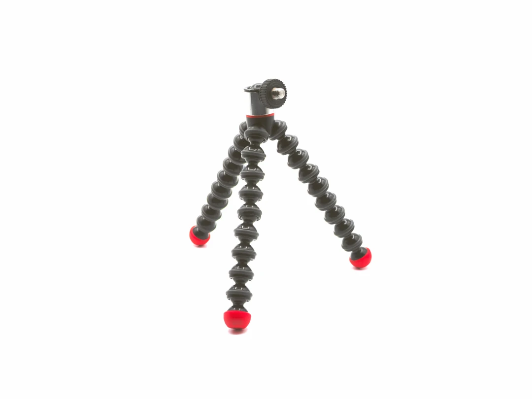 【レビュー】JOBY のマグネットつきのミニ三脚『GorillaPod Magnetic 325』は様々な場面で使える柔軟性の高いコンパクトな三脚