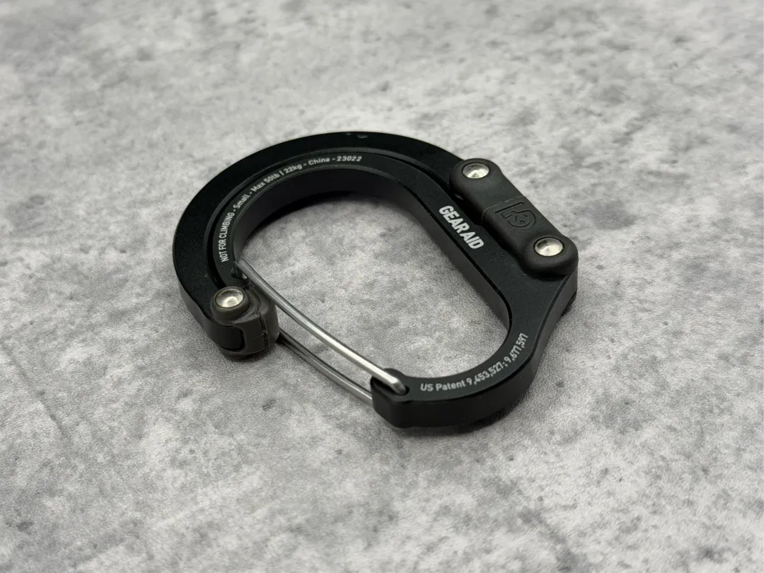 カラビナの状態になるので、どこかにつけておけば持ち運んでる意識もなく、いつでも使えます