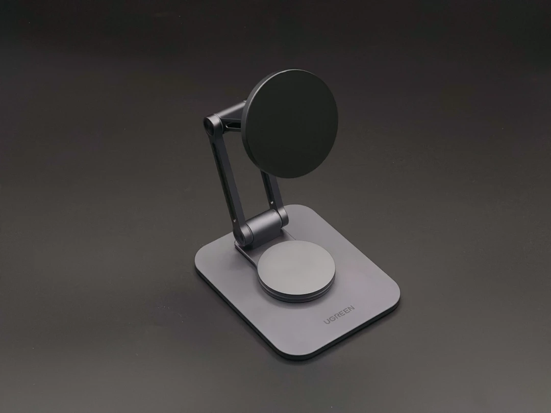 【レビュー】カチカチ鳴る水平回転が気持ちいい＆地味に便利。UGREEN の MagSafe 対応スマホスタンド