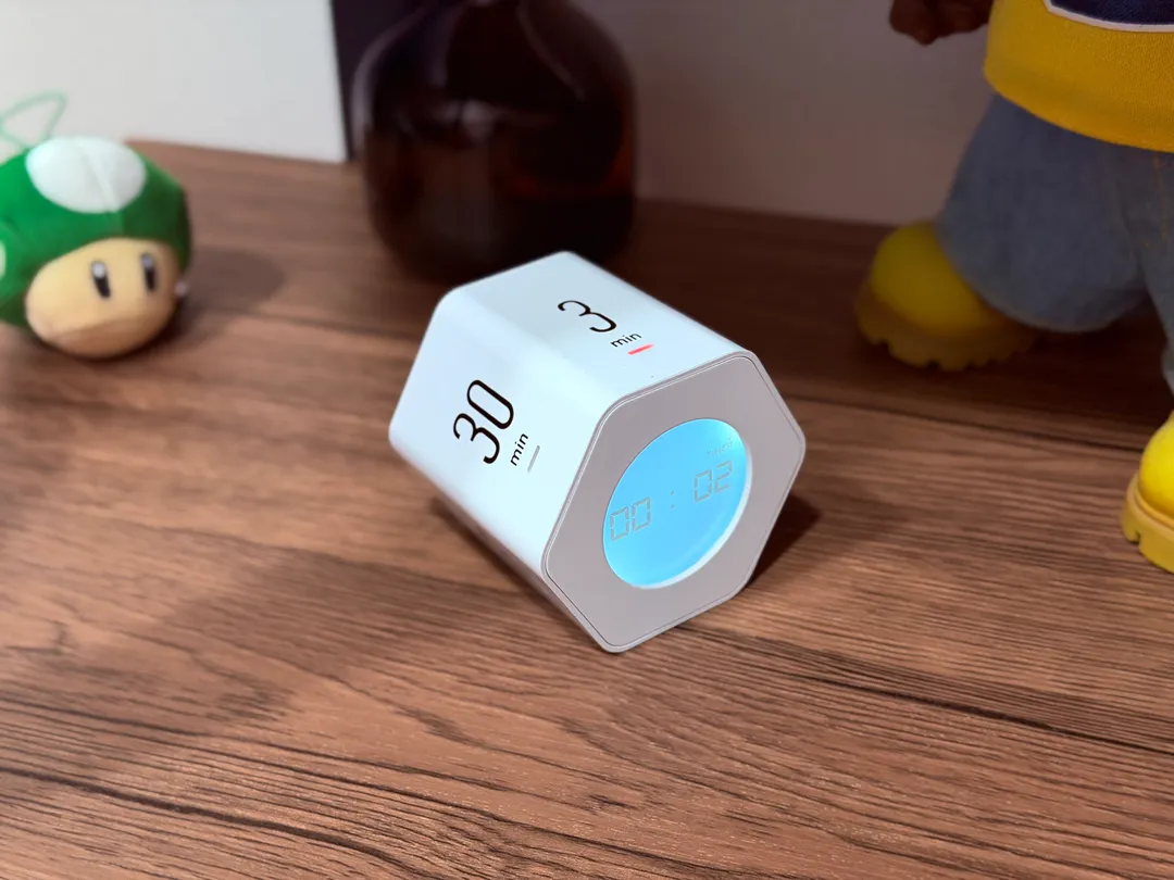 各プリセット時間の面には赤い LED ライトがついており、タイマー終了時に点滅する