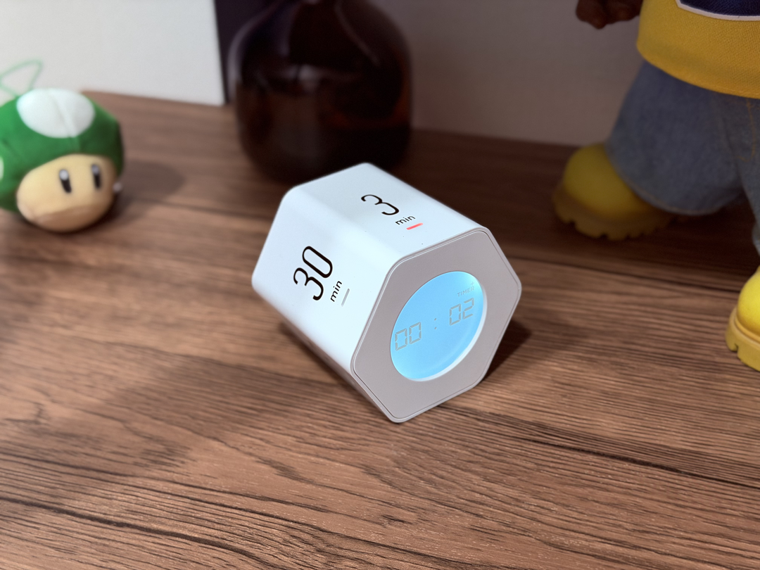 各プリセット時間の面には赤い LED ライトがついており、タイマー終了時に点滅する