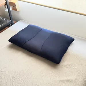 使っていると自然と仰向けの寝姿勢が続く枕『ミズノスリープ 深呼吸枕 O2』