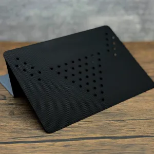 MOFT の非粘着式のラップトップ・タブレットスタンド。貼り付けるタイプではなく上に置くだけで使える非粘着式。