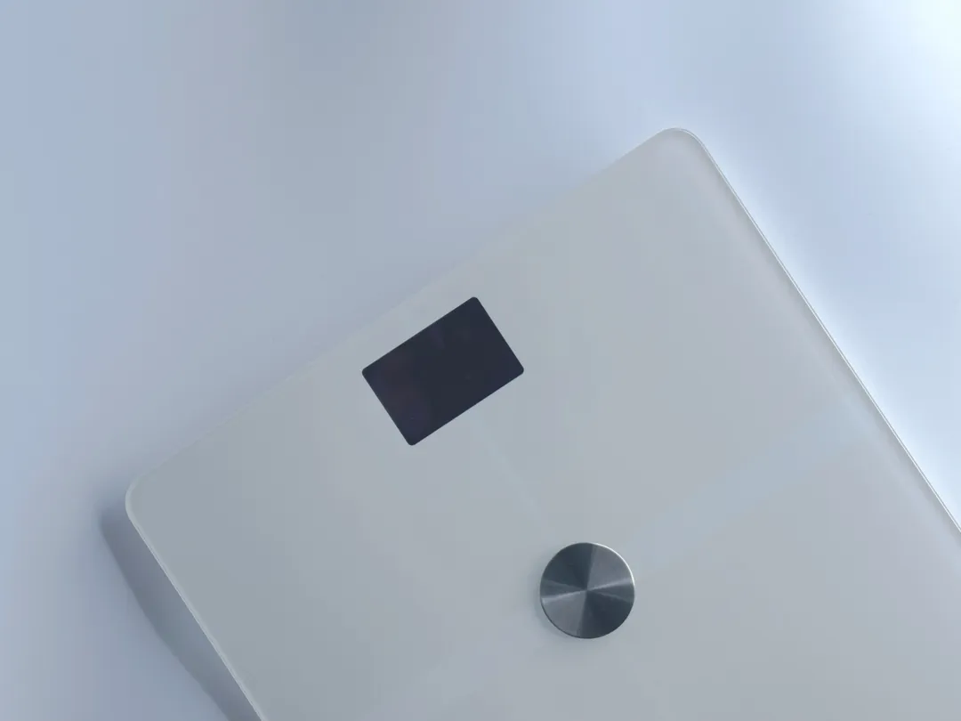 ガラス製のプラットフォームが美しいスマート体重・体組成計 Withings Body+