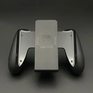 使用していた純正 Joy-Con グリップ。Joy-Con を充電する機能はない。