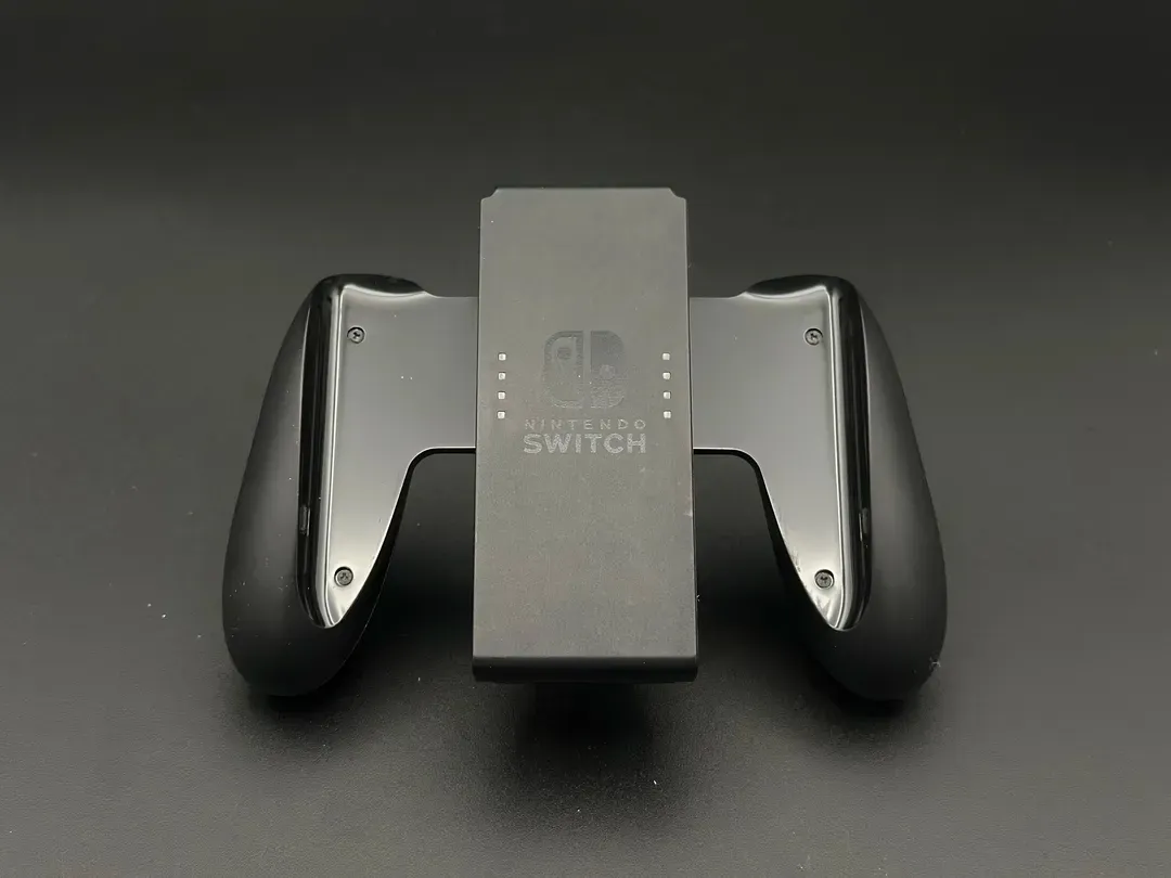使用していた純正 Joy-Con グリップ。Joy-Con を充電する機能はない。