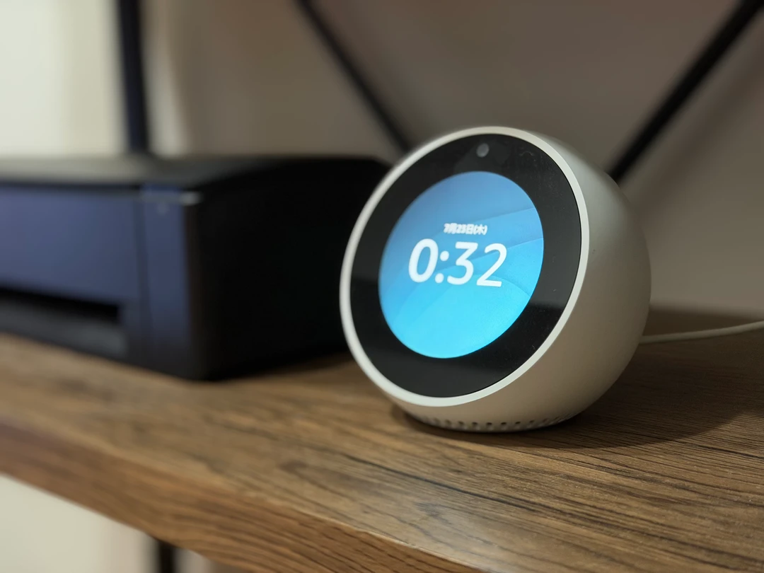 【レビュー】かわいさは唯一無二？丸くてかわいい Alexa 搭載のスマートスピーカー、第一世代 Echo Spot。