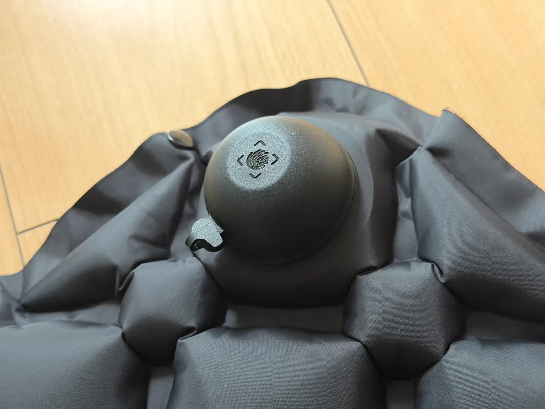 手押しで空気を入れるための本体内蔵ポンプ