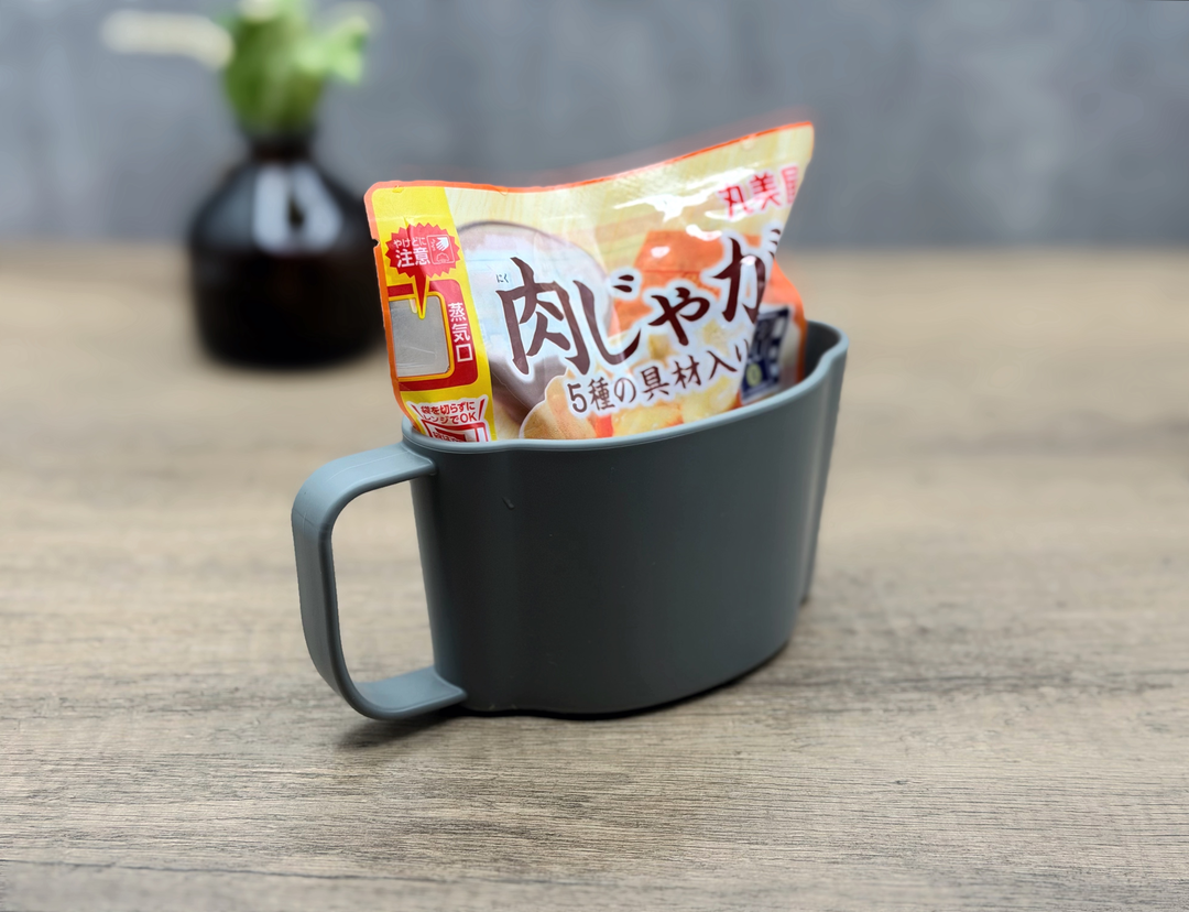 パウチ食品をミールマグに入れた様子