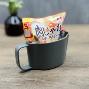 パウチ食品をミールマグに入れた様子