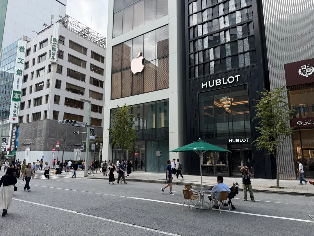 リニューアルオープン数日後の Apple Store 銀座の様子。すでに通常営業状態だった。