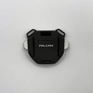 プレートが下まで入ると自動的に上のツメがロックされ、左右のボタンを同時に押し込むことでロックを外すことが出来る。