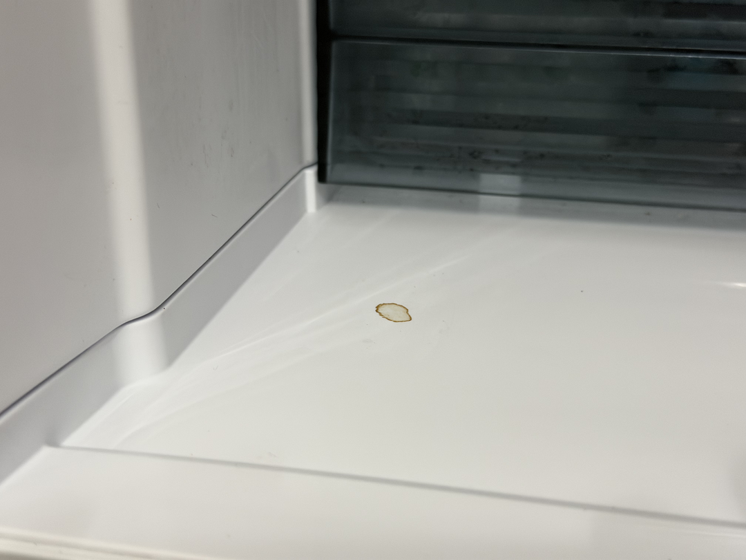 注ぎ口に溜まった飲み物が庫内に垂れて汚れる