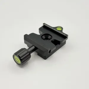 Haoge の Manfrotto RC2 ボールヘッド用アダプター。水準器も 2 つついている。