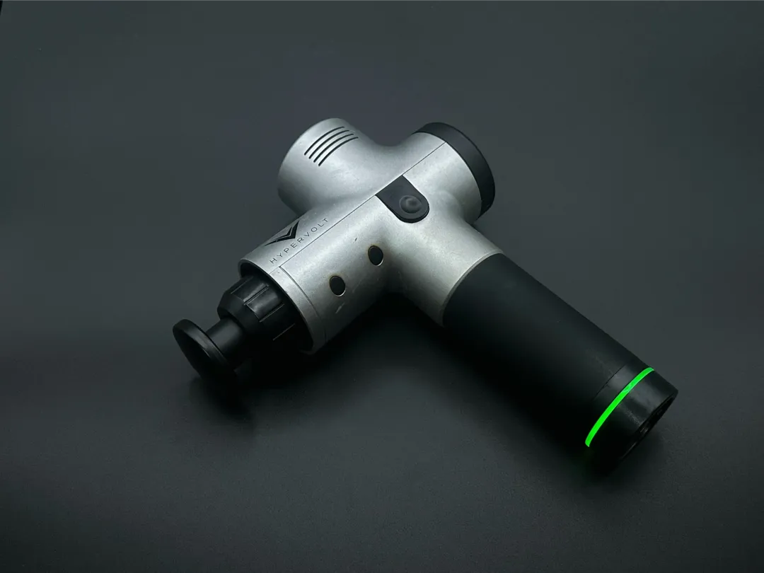 【レビュー】威力十分でたしかな効果。マッサージガン流行初期の中心的存在だった Hyperice の 初代 Hypervolt パーカッションマッサージガン。