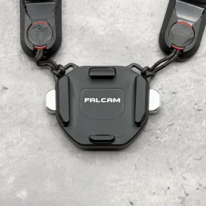 本製品にアンカーリンクスをつけ、そこにストラップを接続する