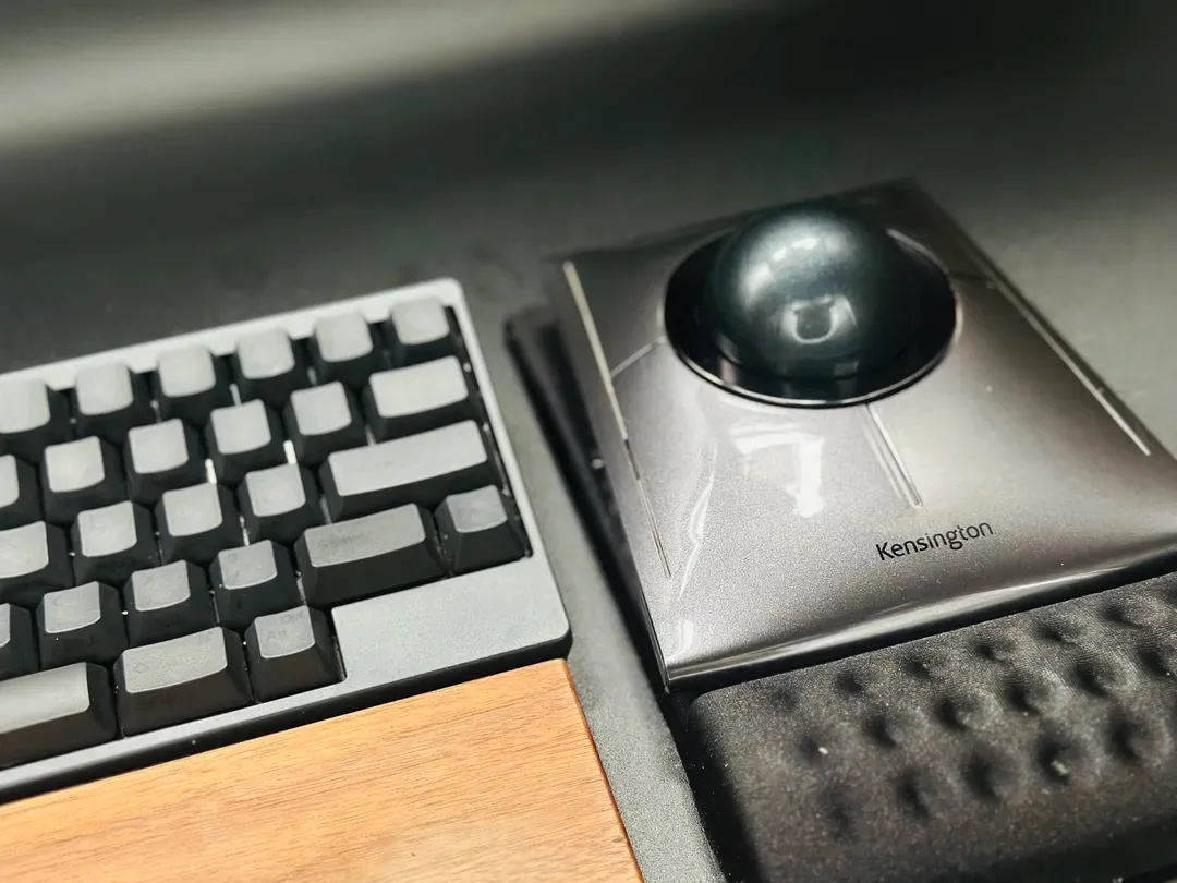 【レビュー】唯一無二のスクロール感の無線トラックボール『Kensington SlimBlade Pro』