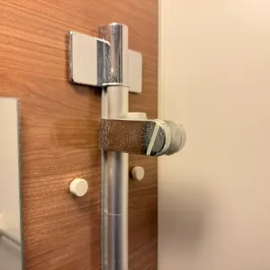 鏡のように反射するパーツが多く、そこに水垢がついて割と目立ってしまう