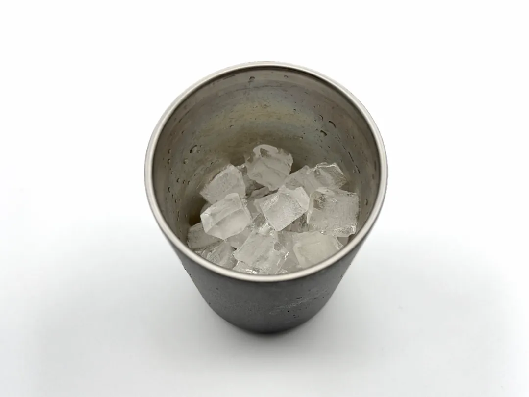 出来上がるのは、1 杯分にちょうどいい量の氷。形もきれいなものが出来上がる。