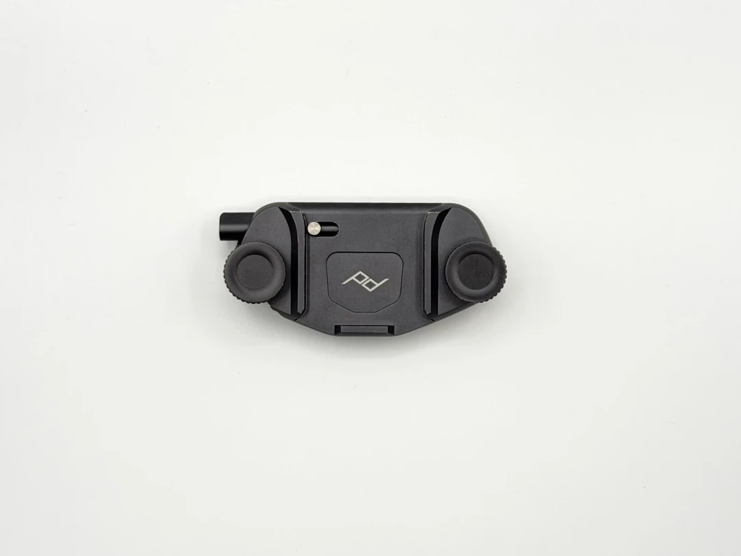 【レビュー】バックパックのベルトにカメラを固定できる Peak Design のキャプチャー V3