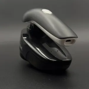 充電・給電口はハンドルの末端にあります。端子は残念ながら micro USB です。