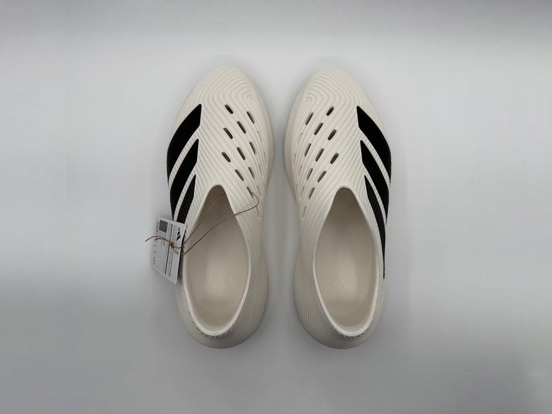 履き口は広めに取られており、着脱は容易にできる