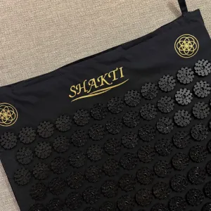 自律神経への刺激や血行に働きかける効果が期待できるマッサージマット『Shakti Mat』